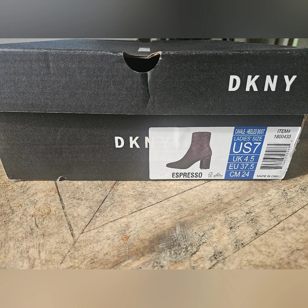 DKNY Cavale Expresso Boots! 7 - Picture 12 of 12